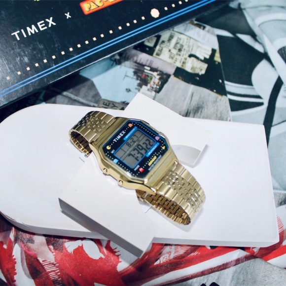 TIMEX T80 x PAC-MAN™ 34mm Stainless Steel Bracelet Watch - Picture 4 of 8